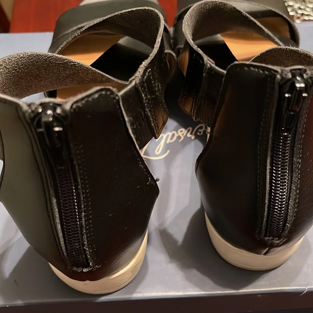 Shoes - Picture 5 of 8